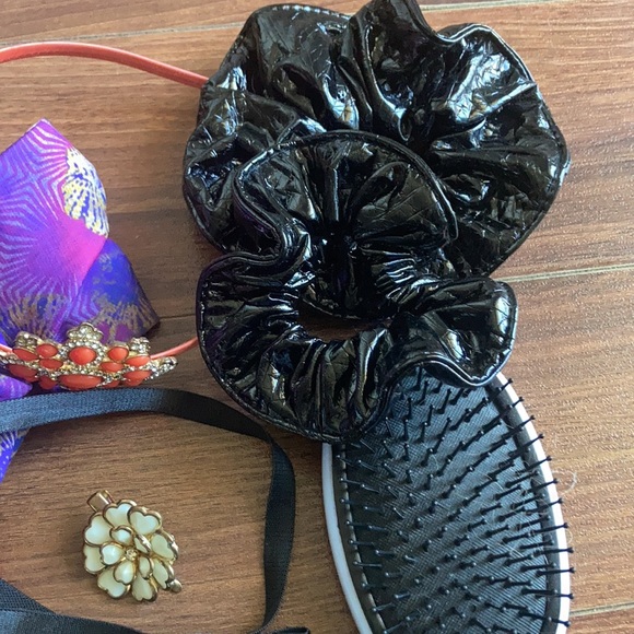 Hair Accessories - Picture 2 of 4